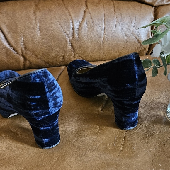 Women's Givenchy Blue Velvet Pump Heels Size 6 US - Picture 4 of 12
